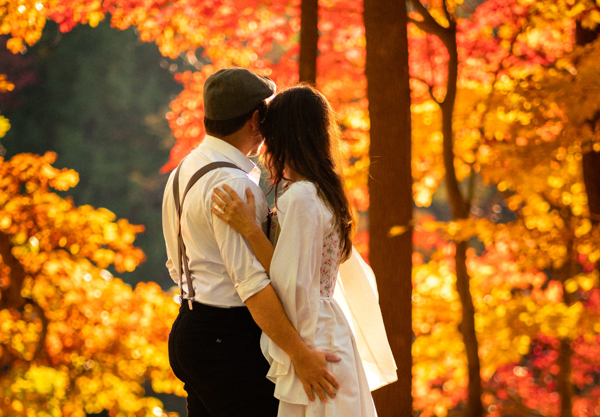 An easy moment between the couple, leaves all around